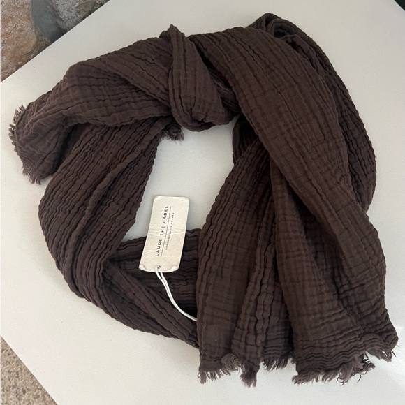 NWT LAUDE the Label Bubble Gauze Scarf in Carob - Picture 6 of 9